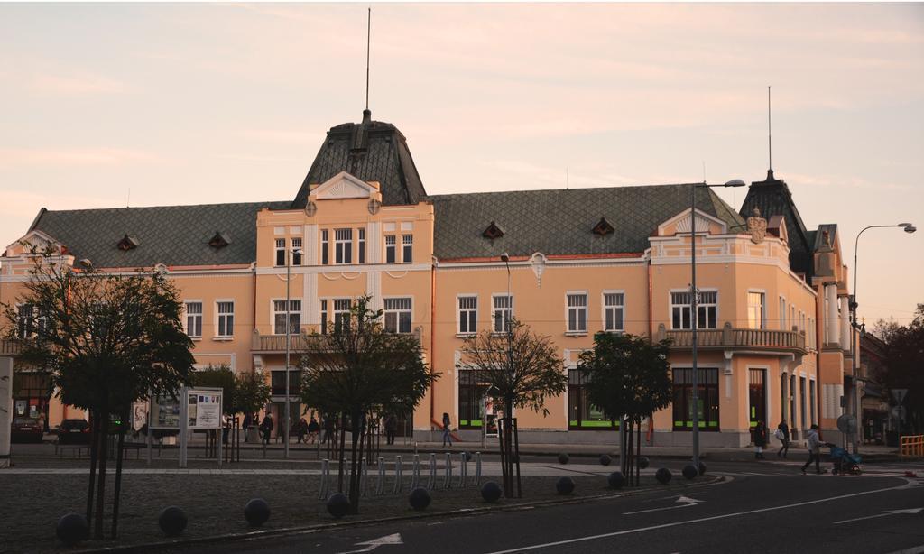 Hotel Lev Levice Exterior foto