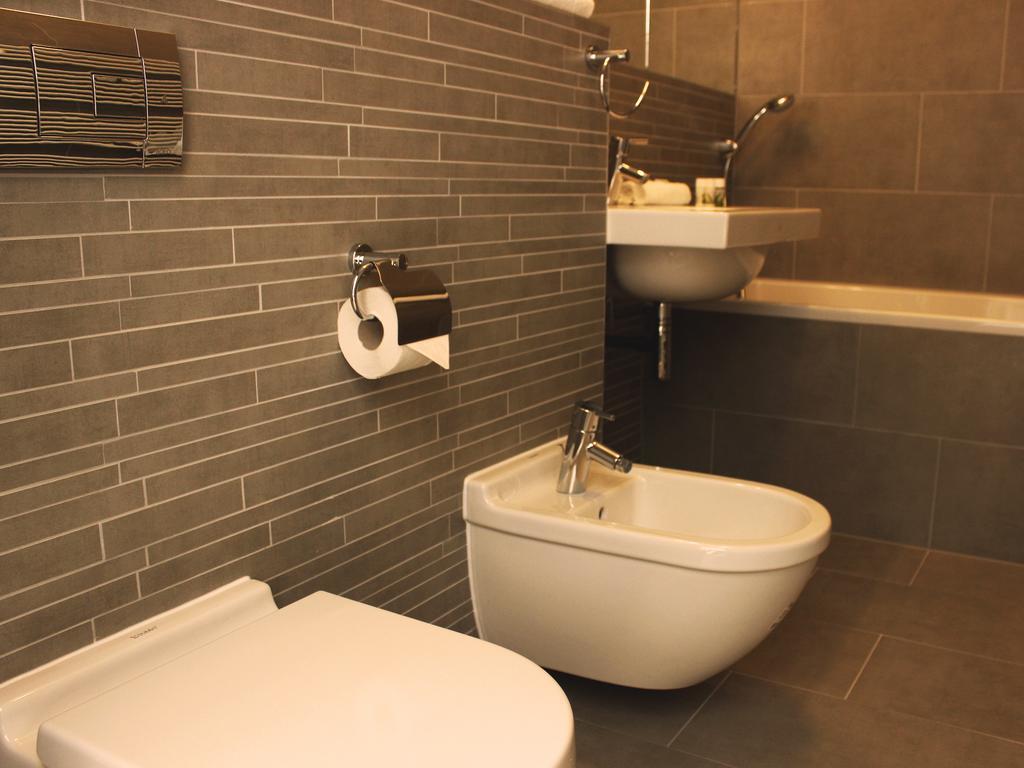 Hotel Lev Levice Habitación foto