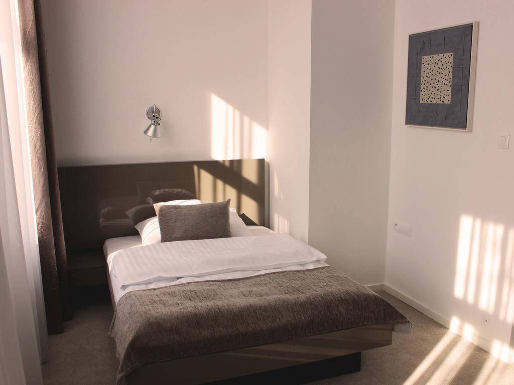 Hotel Lev Levice Habitación foto
