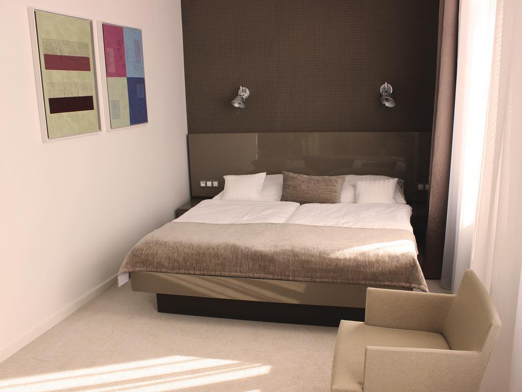 Hotel Lev Levice Habitación foto