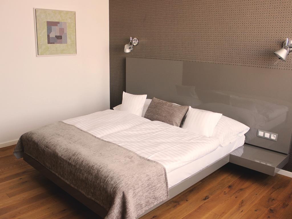 Hotel Lev Levice Habitación foto