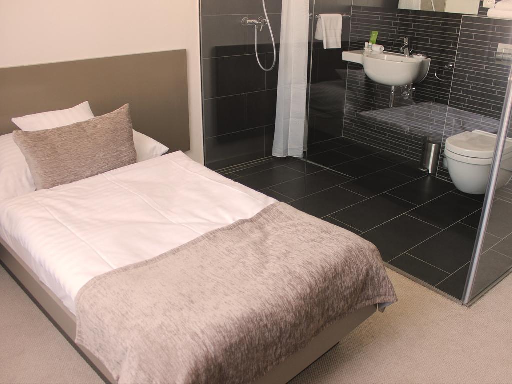 Hotel Lev Levice Habitación foto
